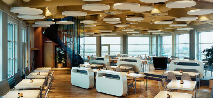 Restaurant with Ecophon acoustic panels suspended from ceiling